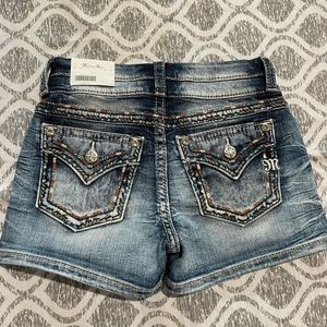 NWT Miss Me mid-rise shorts 
Size 25
